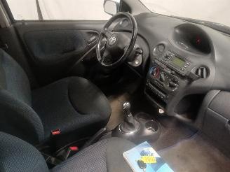 Toyota Yaris Yaris (P1) Hatchback 1.3 16V VVT-i (2SZFE) [64kW]  (04-2002/09-2005) picture 8