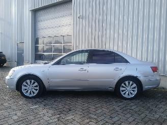 Hyundai Sonata Sonata Sedan 2.0 CRDI VGT 16V (D4EA) [110kW]  (03-2009/12-2010) picture 4