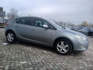 Opel Astra Astra J (PC6/PD6/PE6/PF6) Hatchback 5-drs 1.4 Turbo 16V (A14NET(Euro 5=
)) [103kW]  (12-2009/10-2015) picture 7