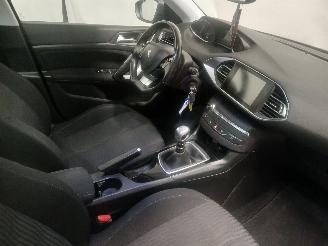 Peugeot 308 308 SW (L4/L9/LC/LJ/LR) Combi 5-drs 1.2 12V e-THP PureTech 130 (EB2DTS=
(HNY)) [96kW]  (03-2014/06-2021) picture 9