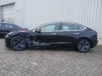 Tesla Model 3 Model 3 Sedan Long Range AWD 75 kWh (3D5) [258kW]  (06-2018/...) picture 4