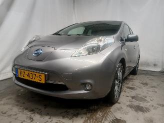 Vaurioauto  passenger cars Nissan Leaf Leaf (ZE0) Hatchback Leaf (EM61) [80kW]  (11-2010/12-2017) 2016/1