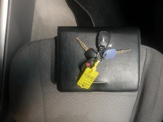 Kia Sorento Sorento I (JC) SUV 2.4 16V (G4JSG) [102kW]  (08-2002/06-2009) picture 19