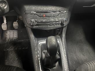 Peugeot 308 308 (L3/L8/LB/LH/LP) Hatchback 5-drs 1.2 12V VTi PureTech 82 (EB2F(HMZ=
)) [60kW]  (09-2013/06-2021) picture 16