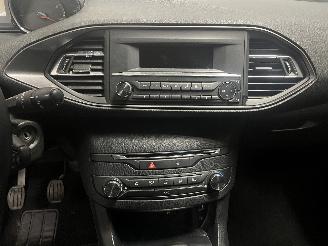 Peugeot 308 308 (L3/L8/LB/LH/LP) Hatchback 5-drs 1.2 12V VTi PureTech 82 (EB2F(HMZ=
)) [60kW]  (09-2013/06-2021) picture 15