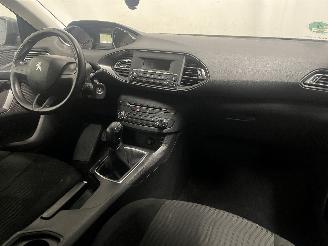 Peugeot 308 308 (L3/L8/LB/LH/LP) Hatchback 5-drs 1.2 12V VTi PureTech 82 (EB2F(HMZ=
)) [60kW]  (09-2013/06-2021) picture 10