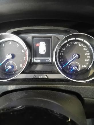 Volkswagen Golf Golf VII Variant (AUVV) Combi 2.0 R 4Motion 16V (CJXC) [221kW]  (03-20=
15/08-2020) picture 2