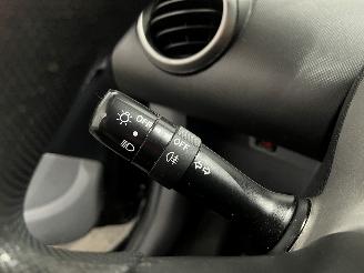 Peugeot 107 107 Hatchback 1.0 12V (384F(1KR)) [50kW]  (06-2005/05-2014) picture 18