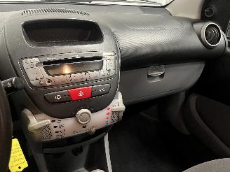 Peugeot 107 107 Hatchback 1.0 12V (384F(1KR)) [50kW]  (06-2005/05-2014) picture 20