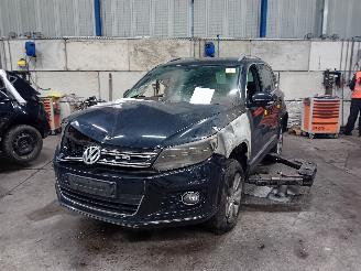 Vrakbiler auto Volkswagen Tiguan Tiguan (5N1/2) SUV 2.0 TDI DRF 16V 4Motion (CFGC(Euro 5)) [130kW]  (11=
-2012/07-2018) 2013/11