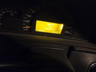 Mercedes C-klasse C (W203) Sedan 2.0 C-200K 16V (M111.955) [120kW]  (05-2000/06-2002) picture 2