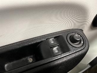 Renault Twingo Twingo III (AH) Hatchback 5-drs 1.0 SCe 70 12V (H4D-400(H4D-A4)) [52kW=
]  (09-2014/...) picture 16