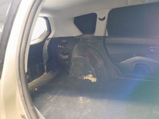 Mitsubishi Outlander Outlander (CW) SUV 2.4 16V Mivec 4x2 (4B12) [125kW]  (11-2006/11-2012)= picture 11