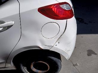 Mazda 2 2 (DE) Hatchback 1.4 CDVi 16V (Y4) [50kW]  (01-2008/11-2010) picture 19