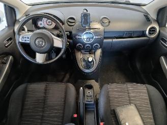 Mazda 2 2 (DE) Hatchback 1.4 CDVi 16V (Y4) [50kW]  (01-2008/11-2010) picture 9