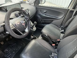 Lancia Ypsilon Ypsilon (312) Hatchback 0.9 TwinAir 85 (312.A.2000(Euro 5)) [63kW]  (0=
5-2011/...) picture 12