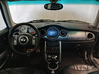 Mini Mini Mini Cooper S (R53) Hatchback 1.6 16V (W11-B16A) [120kW]  (03-2002/09-=
2006) picture 11