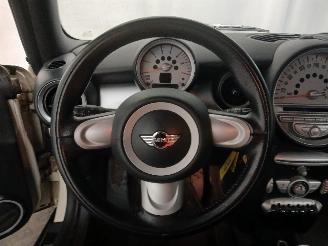 Mini Mini Mini (R56) Hatchback 1.6 Cooper D 16V (DV6TED4(9HZ)) [80kW]  (11-2006/=
09-2010) picture 17