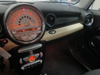 Mini Mini Mini (R56) Hatchback 1.6 16V Cooper (N12-B16A) [88kW]  (10-2006/02-201=
2) picture 15