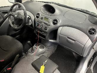 Toyota Yaris Yaris (P1) Hatchback 1.3 16V VVT-i (2SZFE) [63kW]  (08-1999/11-2005) picture 14