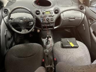 Toyota Yaris Yaris (P1) Hatchback 1.3 16V VVT-i (2SZFE) [63kW]  (08-1999/11-2005) picture 17