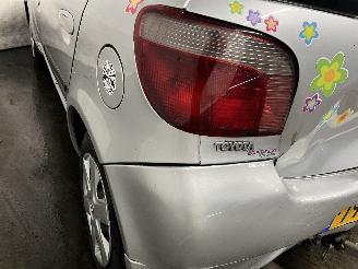 Toyota Yaris Yaris (P1) Hatchback 1.3 16V VVT-i (2SZFE) [63kW]  (08-1999/11-2005) picture 12