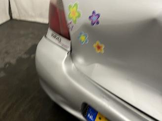 Toyota Yaris Yaris (P1) Hatchback 1.3 16V VVT-i (2SZFE) [63kW]  (08-1999/11-2005) picture 11