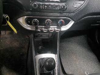 Kia Rio Rio III (UB) Hatchback 1.1 CRDi VGT 12V (D3FA) [55kW]  (09-2011/12-201=
7) picture 16