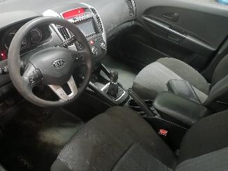 Kia Cee d Cee'd Sporty Wagon (EDF) Combi 1.4 16V (G4FA) [66kW]  (07-2009/12-2012=
) picture 12