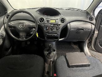 Toyota Yaris Yaris (P1) Hatchback 1.3 16V VVT-i (2SZFE) [64kW]  (04-2002/09-2005) picture 10
