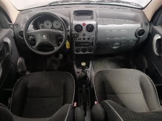 Peugeot Partner Partner Combispace MPV 1.6 16V (TU5JP4(NFU)) [80kW]  (07-2001/03-2008)= picture 11