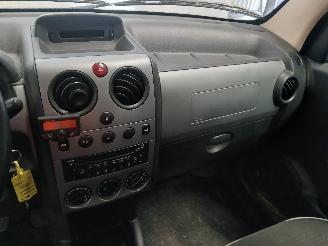Peugeot Partner Partner Combispace MPV 1.6 16V (TU5JP4(NFU)) [80kW]  (07-2001/03-2008)= picture 17