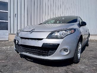 Voiture accidenté Renault Mégane Megane III Berline (BZ) 5-deurs 1.5 dCi 110 (K9K-636) [81kW]  (04-2011=
/...) 2011/5