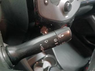 Peugeot 108 108 Hatchback 1.0 12V (1KRFE(CFB)) [51kW]  (05-2014/...) picture 15