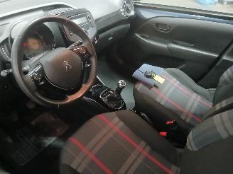 Peugeot 108 108 Hatchback 1.0 12V (1KRFE(CFB)) [51kW]  (05-2014/...) picture 12