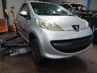 Peugeot 107 107 Hatchback 1.0 12V (384F(1KR)) [50kW]  (06-2005/05-2014) picture 2