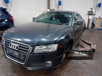 Vrakbiler auto Audi A5 A5 (8T3) Coupé 2.0 TDI 16V (CAHA) [125kW]  (08-2008/03-2012) 2010/10