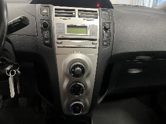 Toyota Yaris Yaris II (P9) Hatchback 1.3 16V VVT-i (2SZFE) [64kW]  (08-2005/11-2010=
) picture 20