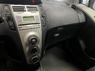 Toyota Yaris Yaris II (P9) Hatchback 1.3 16V VVT-i (2SZFE) [64kW]  (08-2005/11-2010=
) picture 19