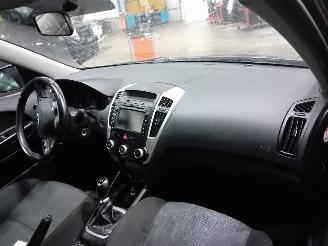 Kia Cee d Cee'd Sporty Wagon (EDF) Combi 1.4 16V (G4FA) [66kW]  (07-2009/12-2012=
) picture 5