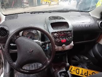 Peugeot 107 107 Hatchback 1.0 12V (384F(1KR)) [50kW]  (06-2005/05-2014) picture 5