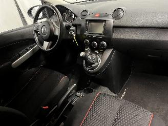 Mazda 2 2 (DE) Hatchback 1.3 16V MZR (ZJ46) [62kW]  (01-2010/06-2015) picture 9