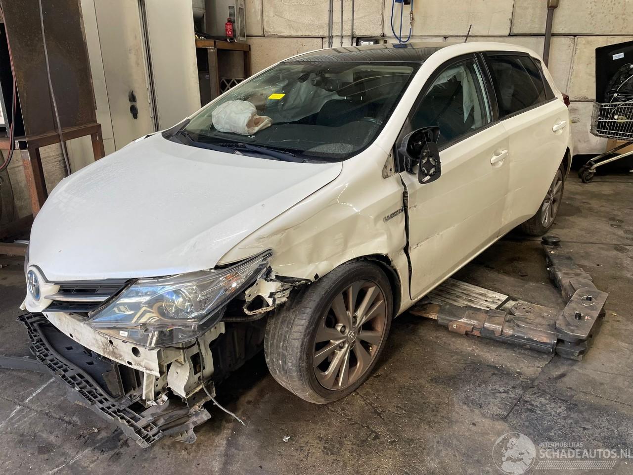 Toyota Auris Auris (E18) Hatchback 5-drs 1.8 16V Hybrid (2ZRFXE) [100kW]  (10-2012/=
03-2019)