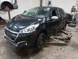 Coche siniestrado Peugeot 208 208 I (CA/CC/CK/CL) Hatchback 1.2 Vti 12V PureTech 82 (EB2F(HMZ)) [60k=
W]  (03-2012/12-2019) 2015/11