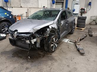 Coche siniestrado Renault Clio Clio IV Estate/Grandtour (7R) Combi 5-drs 0.9 Energy TCE 90 12V (H4B-4=
08(H4B-B4)) [66kW]  (01-2013/08-2021) 2016/9