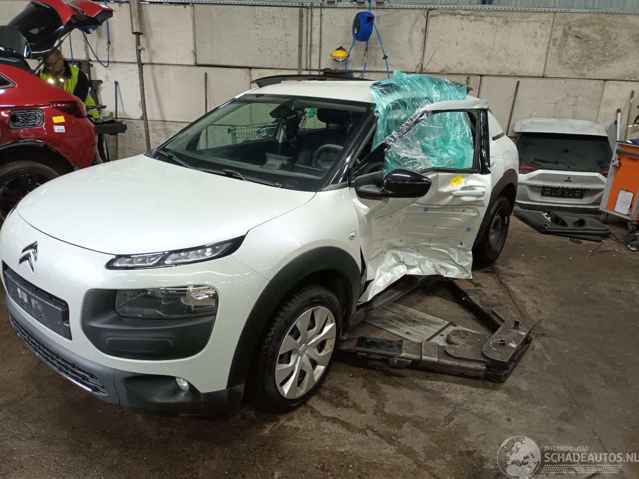 Citroën C4 C4 Cactus (0B/0P) Hatchback 5-drs 1.2 PureTech 82 12V (EB2F(HMZ)) [60k=
W]  (09-2014/...)