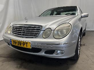 Vaurioauto  passenger cars Mercedes E-klasse E (W211) Sedan 2.6 E-240 V6 18V (M112.913) [130kW]  (03-2002/12-2008) 2002/9