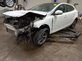 Uttjänta bilar auto Volvo V-40 V40 (MV) Hatchback 5-drs 1.6 D2 (D4162T) [84kW]  (03-2012/12-2016) 2012/10