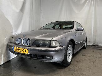 Vaurioauto  passenger cars BMW 5-serie 5 serie (E39) Sedan 523i 24V (M52-B25(256S4)) [125kW]  (09-1995/08-200=
0) 1998/7