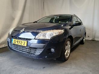 skadebil auto Renault Mégane Megane III Grandtour (KZ) Combi 5-drs 1.4 16V TCe 130 (H4J-700(H4J-A7)=
) [96kW]  (05-2009/02-2016) 2009/11